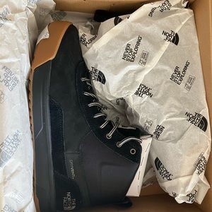 THE NORTH FACE - Mens Larimer Mid Waterproof
